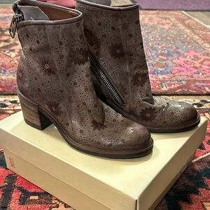 EUC in box A.S.98 Jase Floral boots EU39